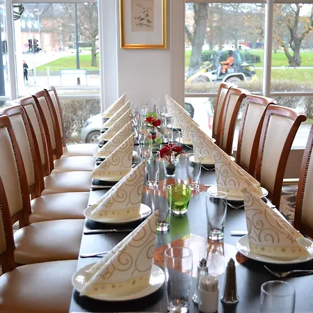 Hotell Milling Plaza 4*