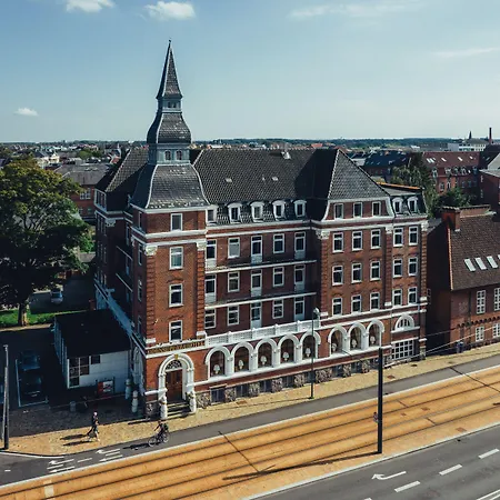 Milling Plaza Hotel 4*
